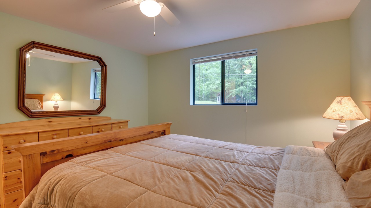 Photo of Bedroom in Pocono Lake