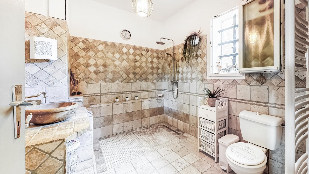 Photo of Bathroom in Lamotte-du-Rhone