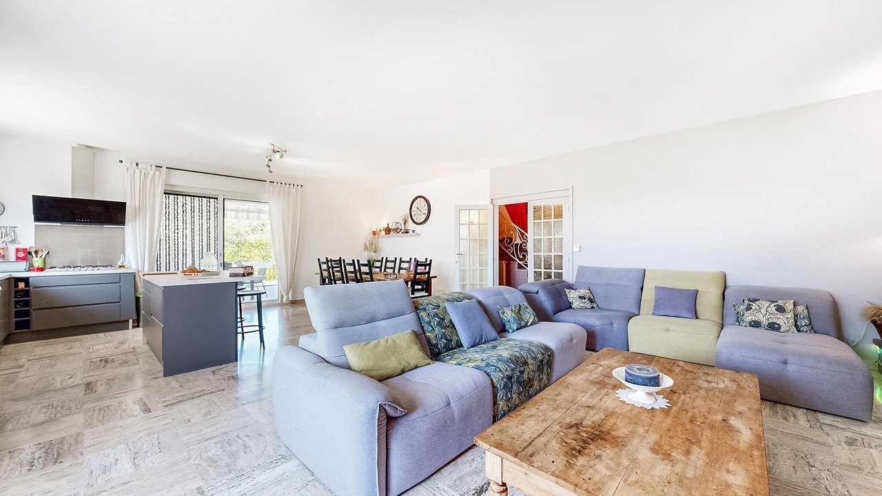 Photo of Bedroom in Lamotte-du-Rhone