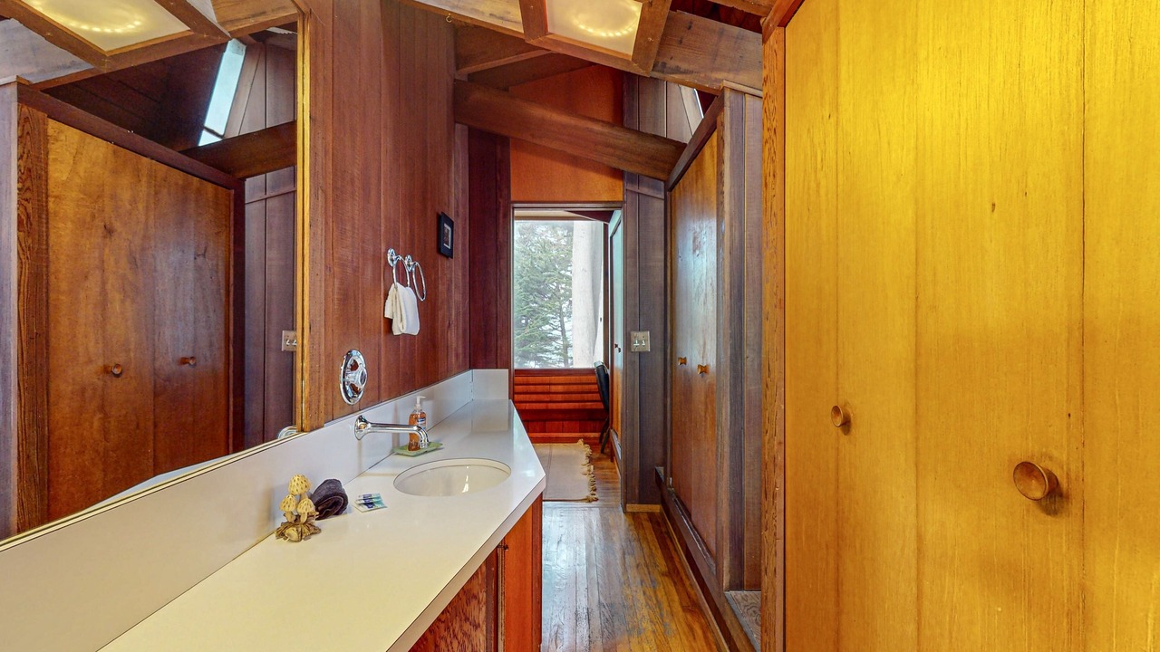 Photo of Bathroom in Elk