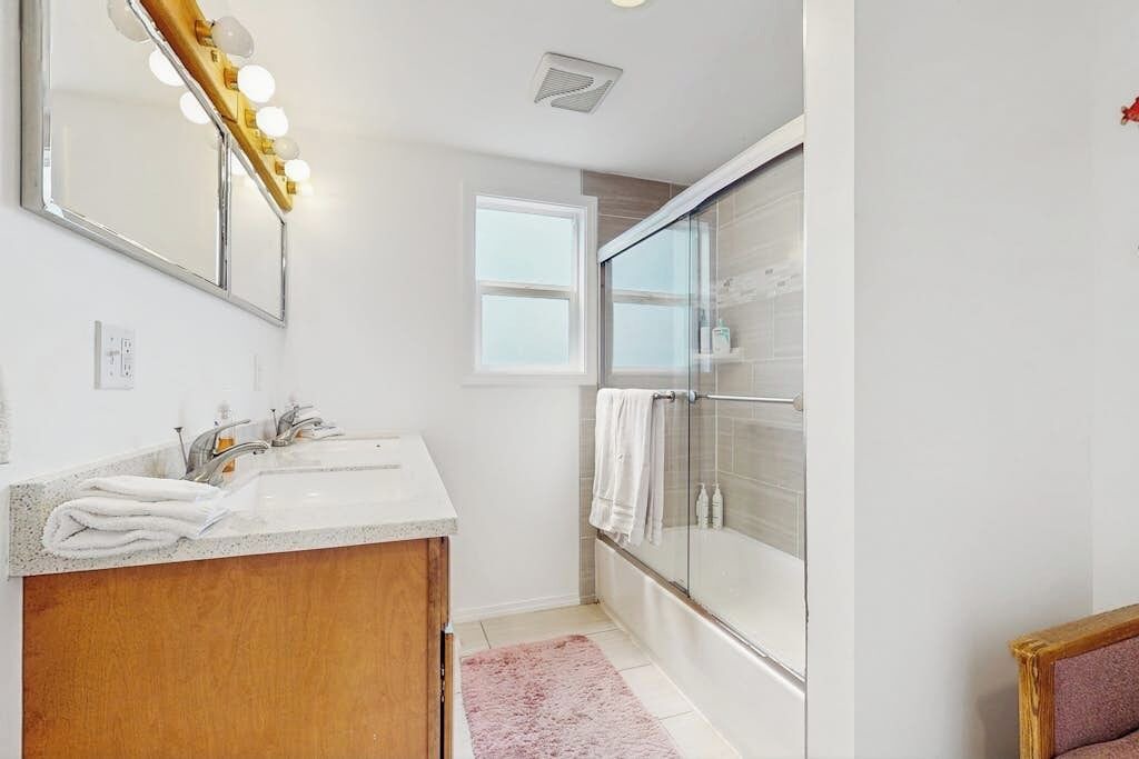 Photo of Bathroom in Manson