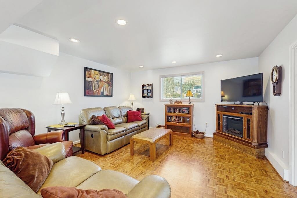 Photo of Livingroom in Manson