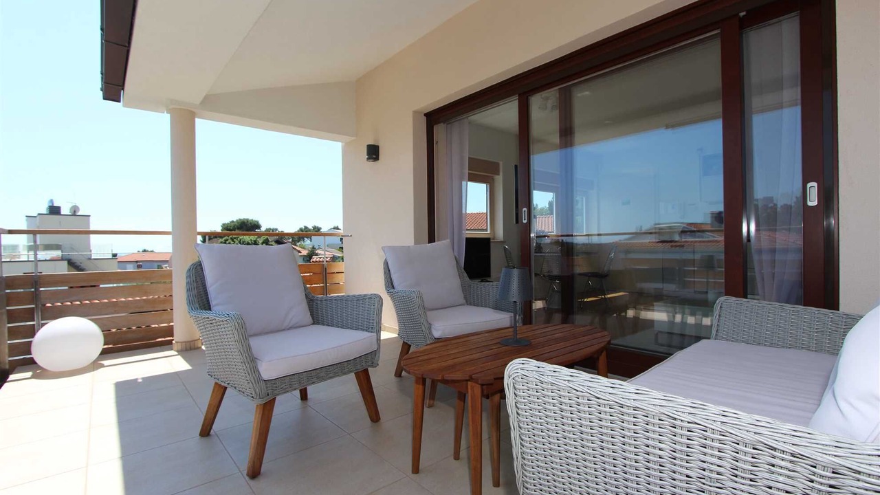 Photo of Patio Balcony in Borik
