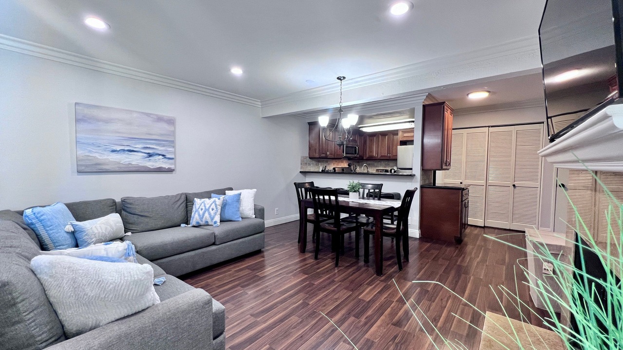Photo of Livingroom in Anaheim Resort