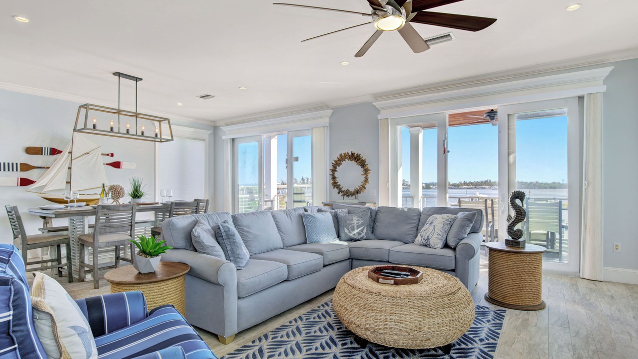 Photo of Livingroom in Bradenton Beach
