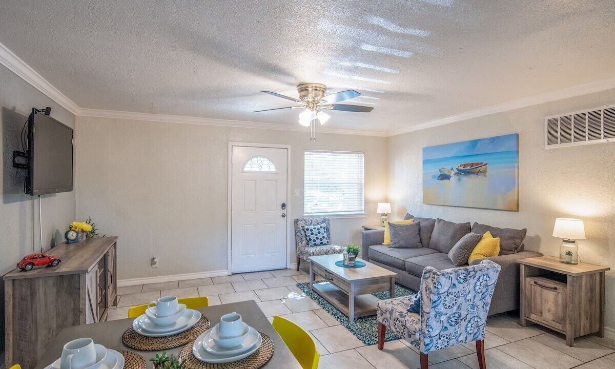 Photo of Livingroom in Mahncke Park