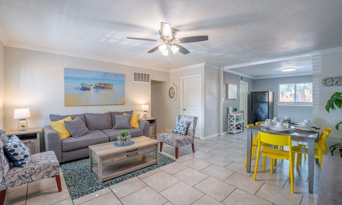 Photo of Livingroom in Mahncke Park