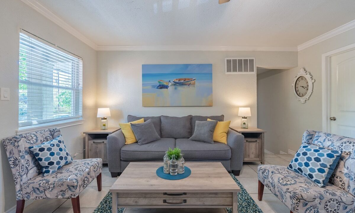Photo of Livingroom in Mahncke Park