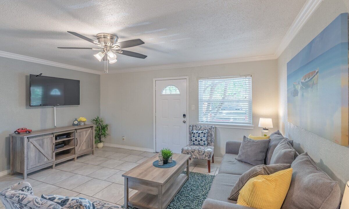 Photo of Livingroom in Mahncke Park