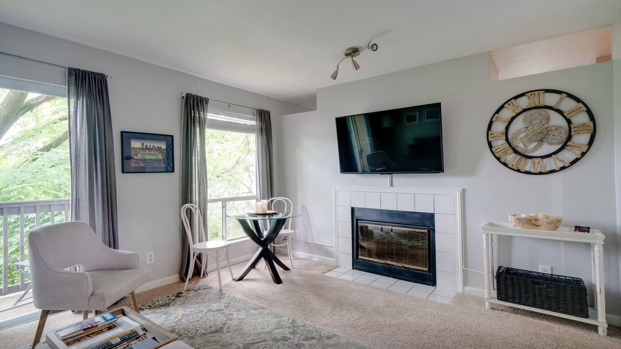 Photo of Livingroom in North Capitol