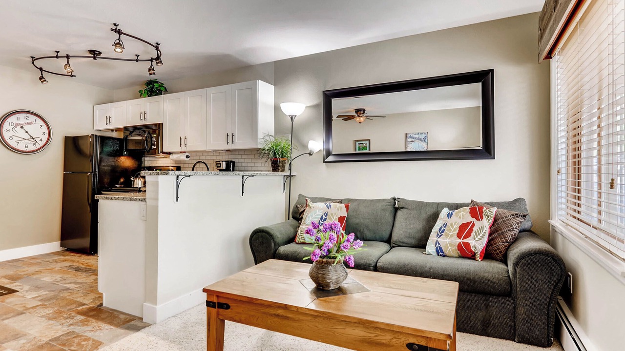 Photo of Livingroom in Four O'Clock