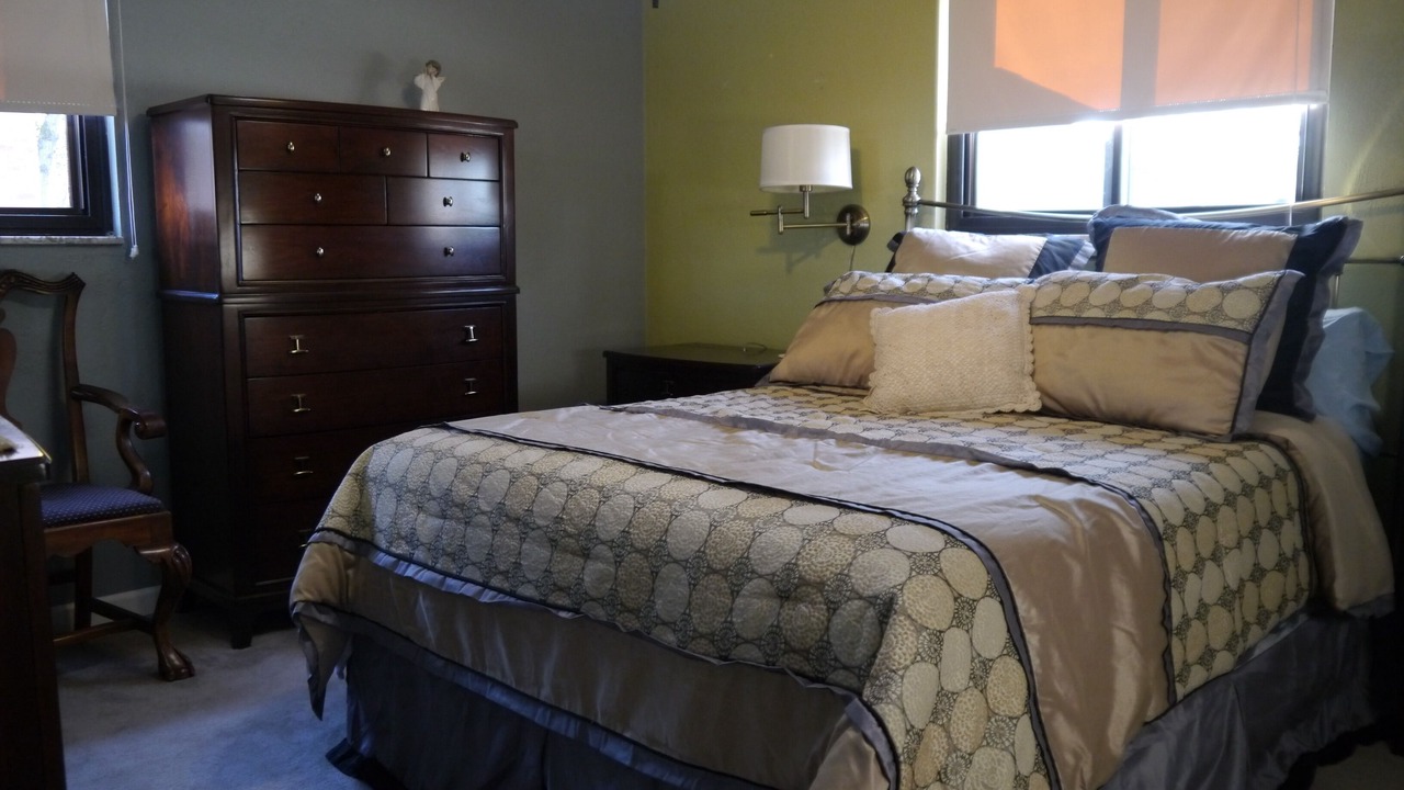 Photo of Others in Green Tree