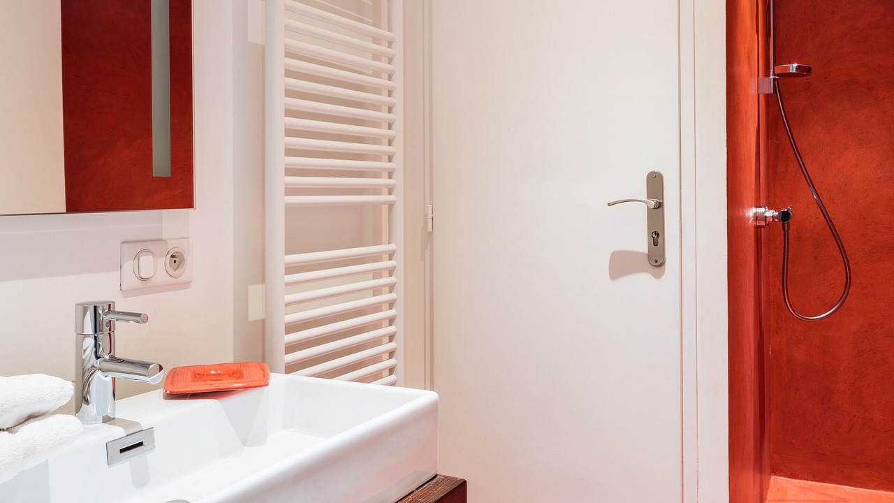 Photo of Bathroom in Beaune City Centre