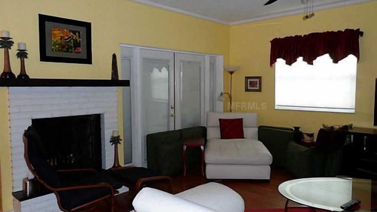 Photo of Livingroom in Saddlebrook