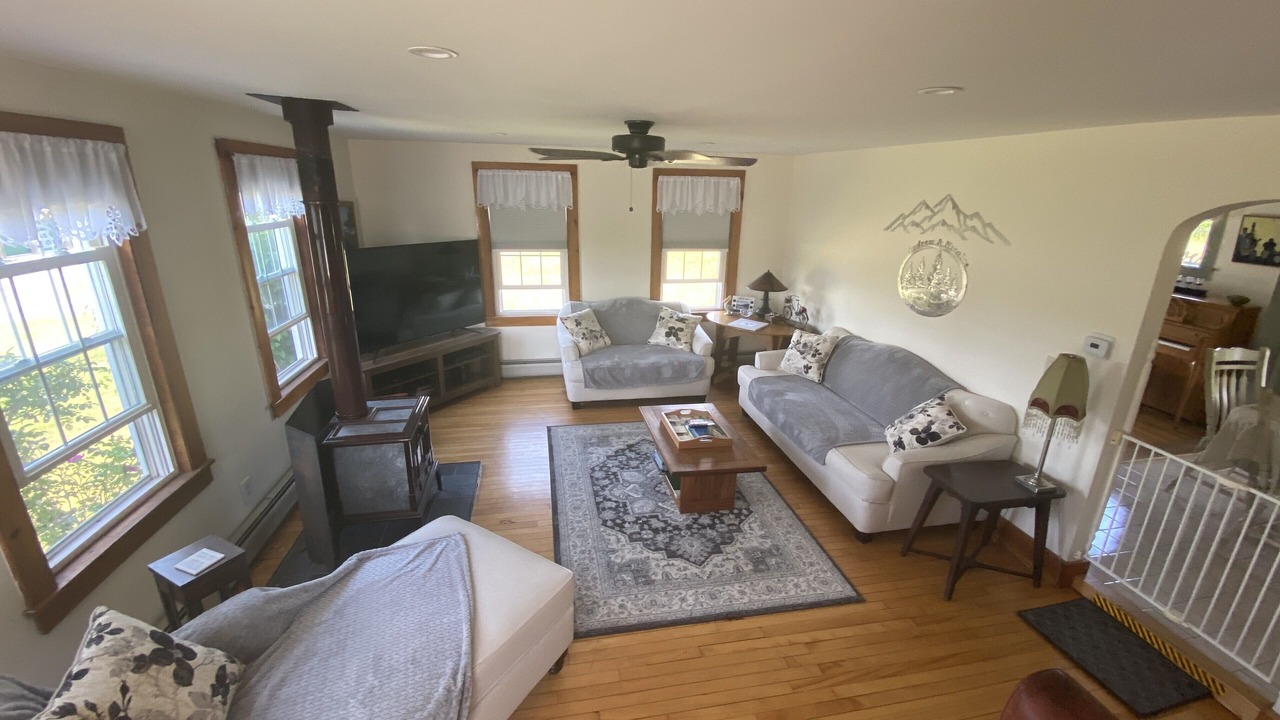 Photo of Livingroom in Seal Cove