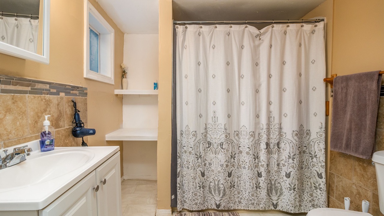 Photo of Bathroom in Front Park