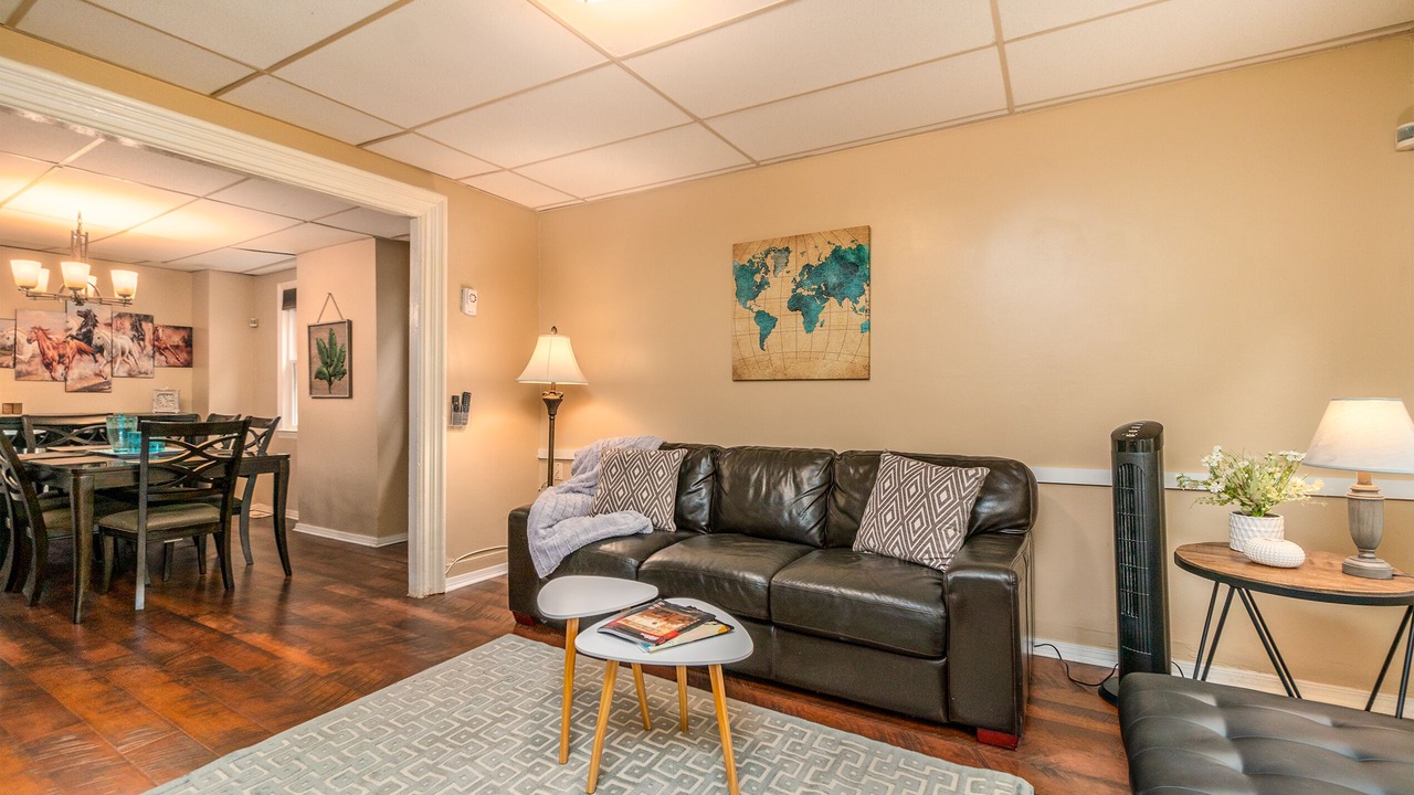 Photo of Livingroom in Front Park