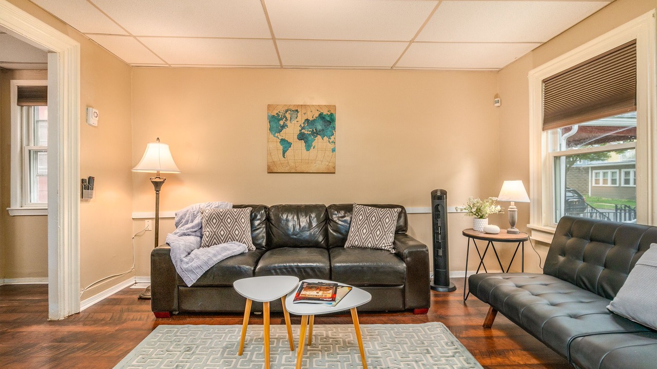 Photo of Livingroom in Front Park