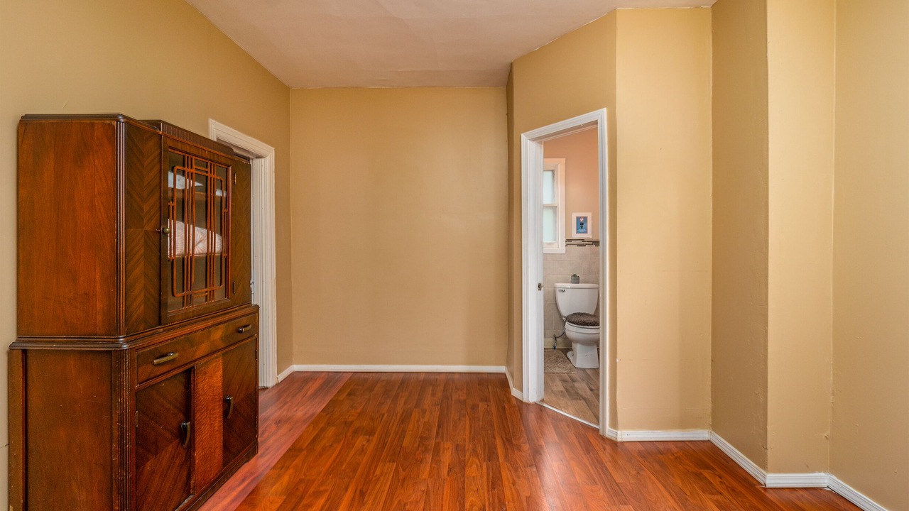 Photo of Bathroom in Front Park