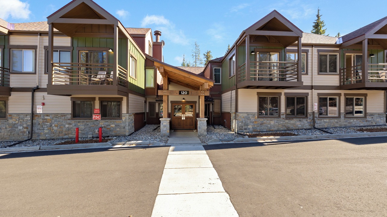 Photo of Outdoor in Four O'Clock