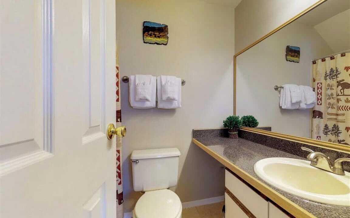 Photo of Bathroom in Four O'Clock