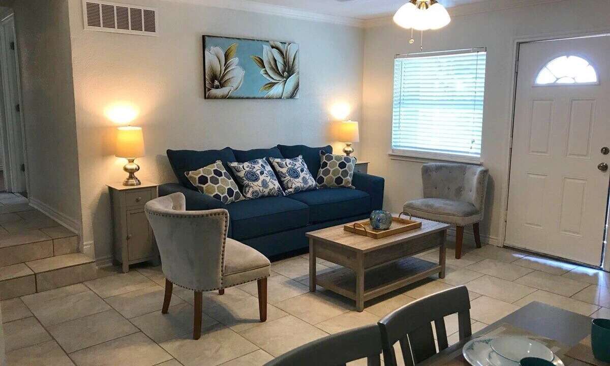 Photo of Livingroom in Mahncke Park