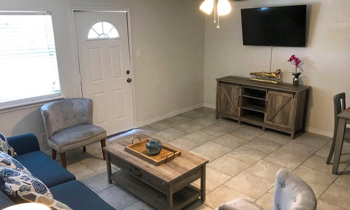 Photo of Livingroom in Mahncke Park