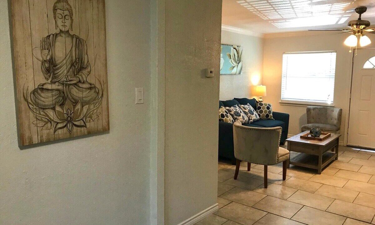 Photo of Livingroom in Mahncke Park