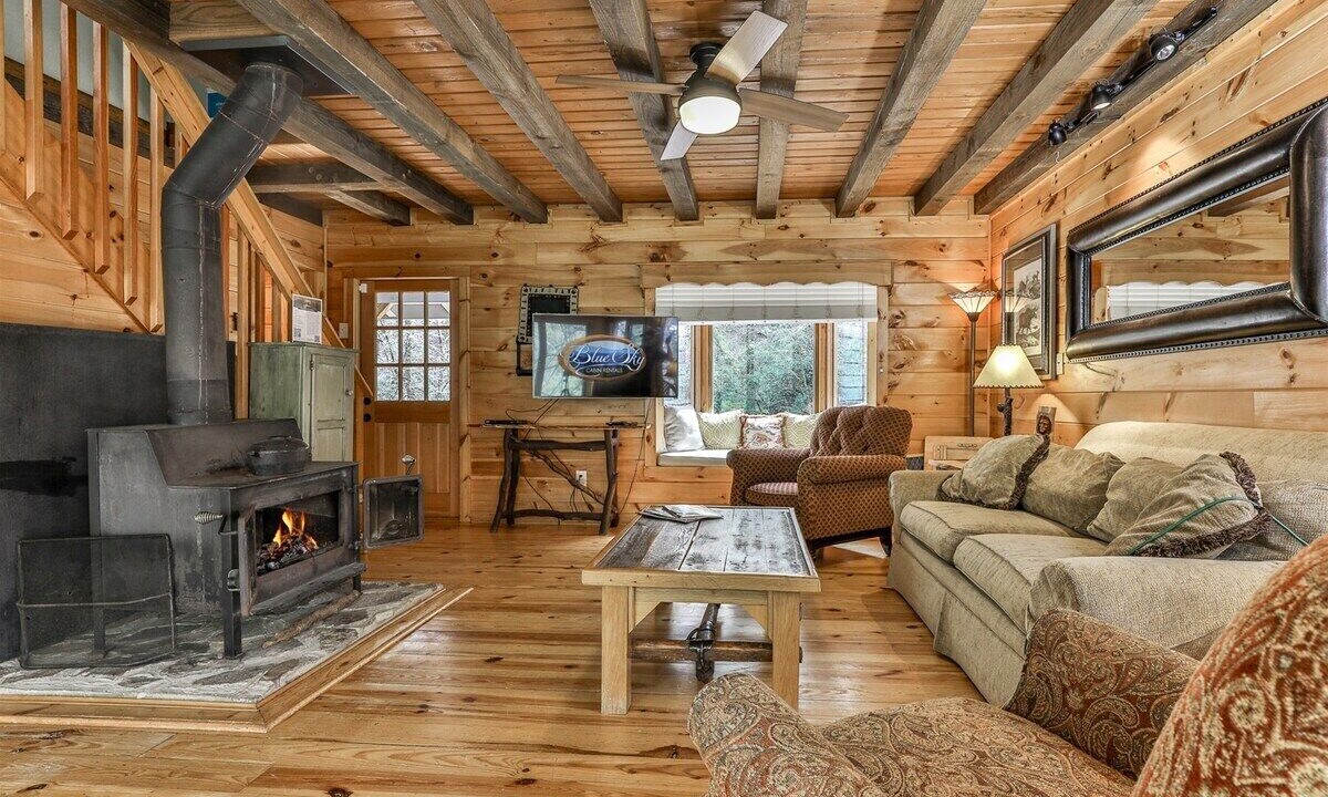 Photo of Bedroom in Ellijay