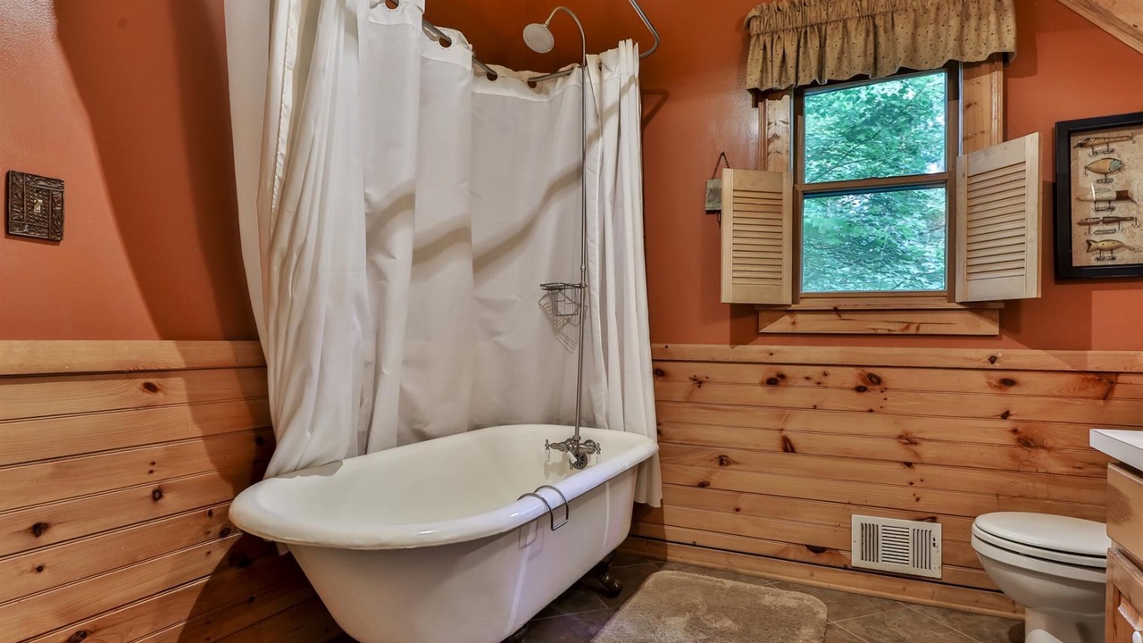 Photo of Bathroom in East Ellijay