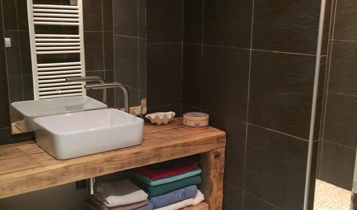 Photo of Bathroom in Saint-Laurent-d'Aigouze