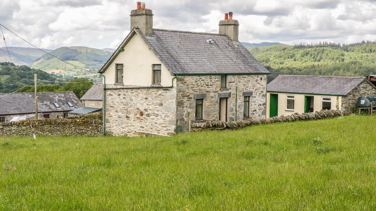 Photo of Others in Capel Garmon