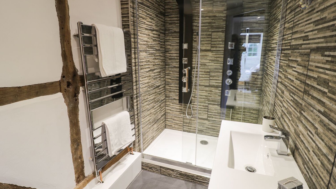 Photo of Others in Broadwas