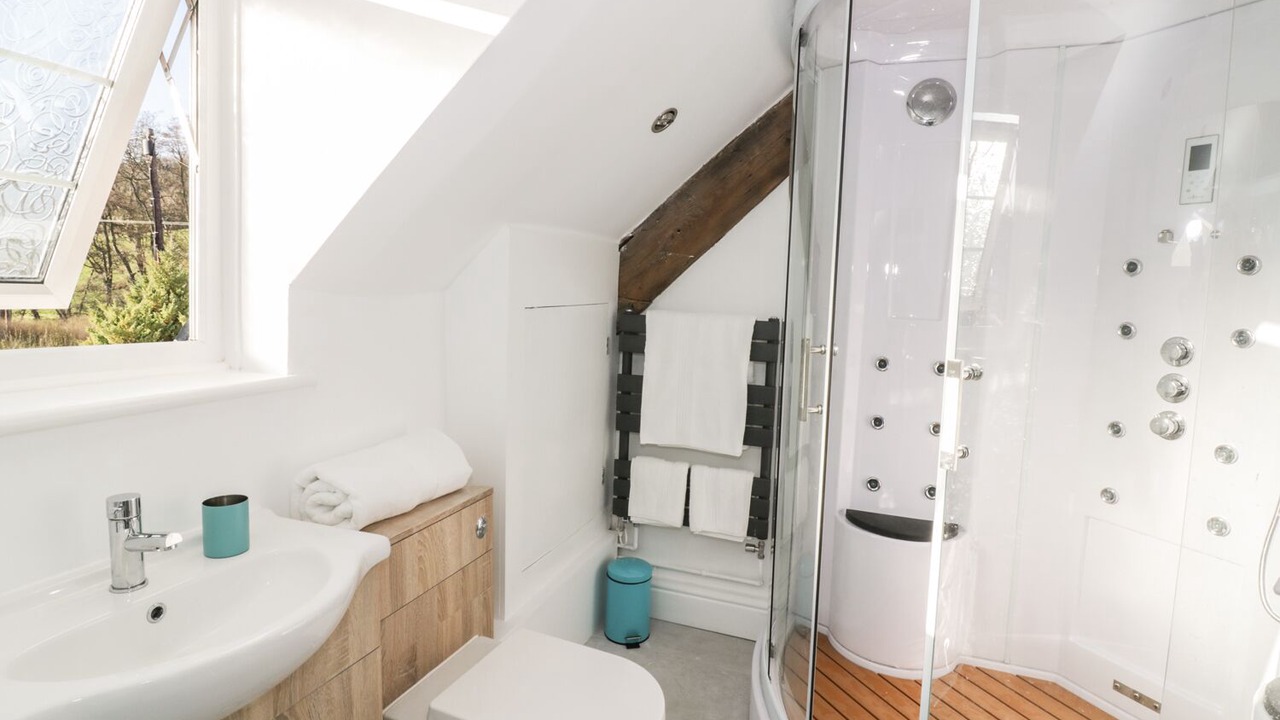 Photo of Others in Broadwas