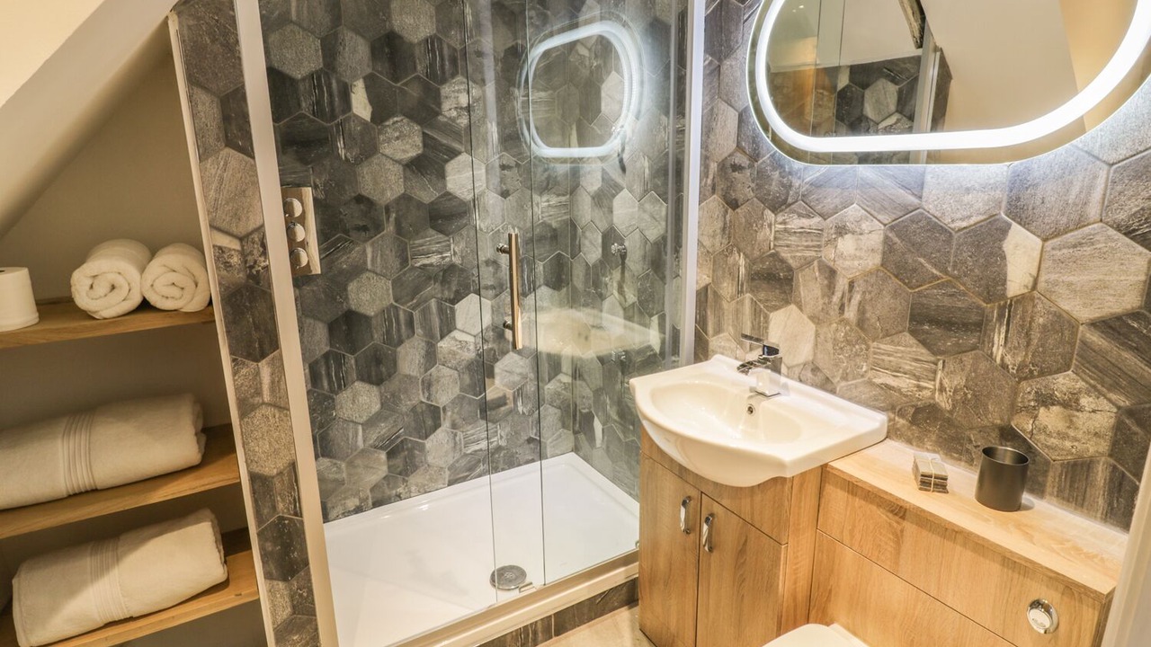 Photo of Bathroom in Broadwas