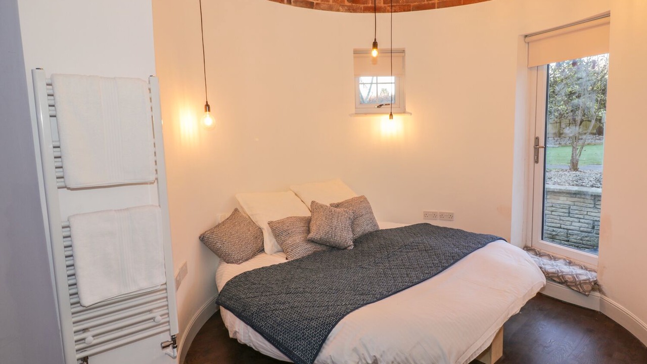 Photo of Others in Broadwas