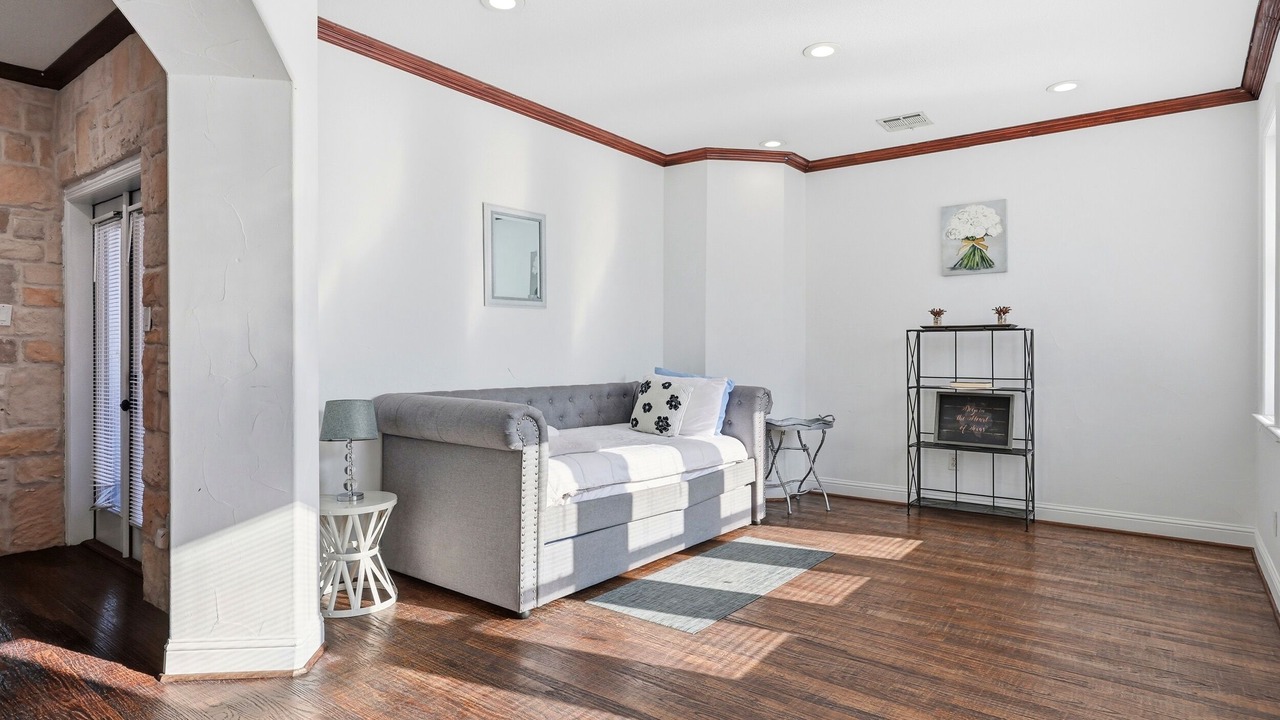 Photo of Livingroom in Knox - Henderson