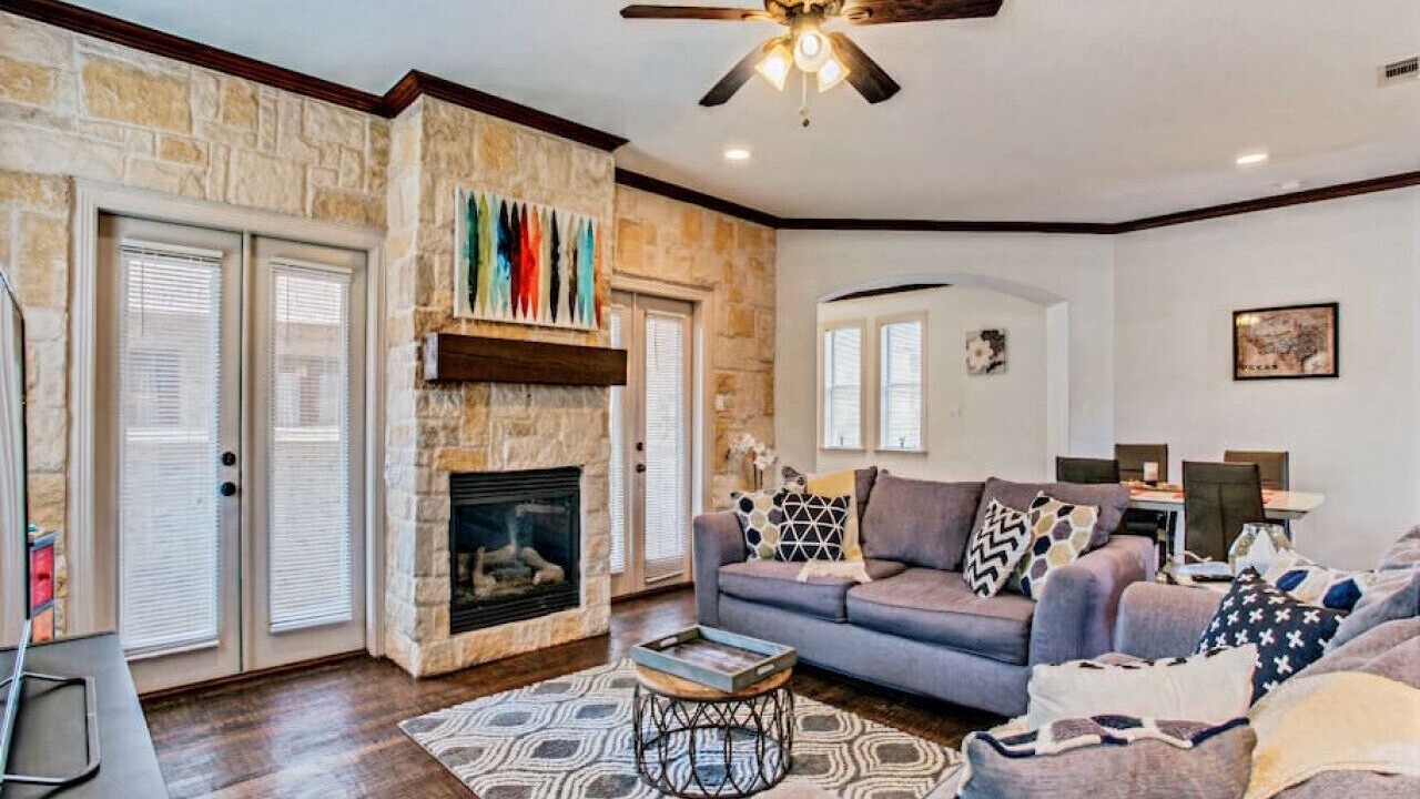 Photo of Livingroom in Knox - Henderson