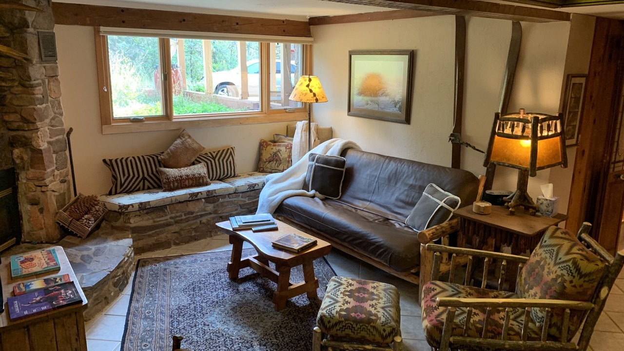 Photo of Livingroom in Cedar Crest