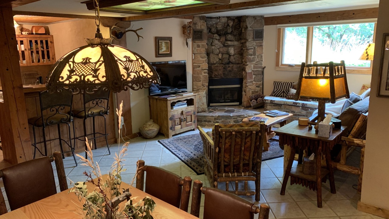Photo of Livingroom in Cedar Crest