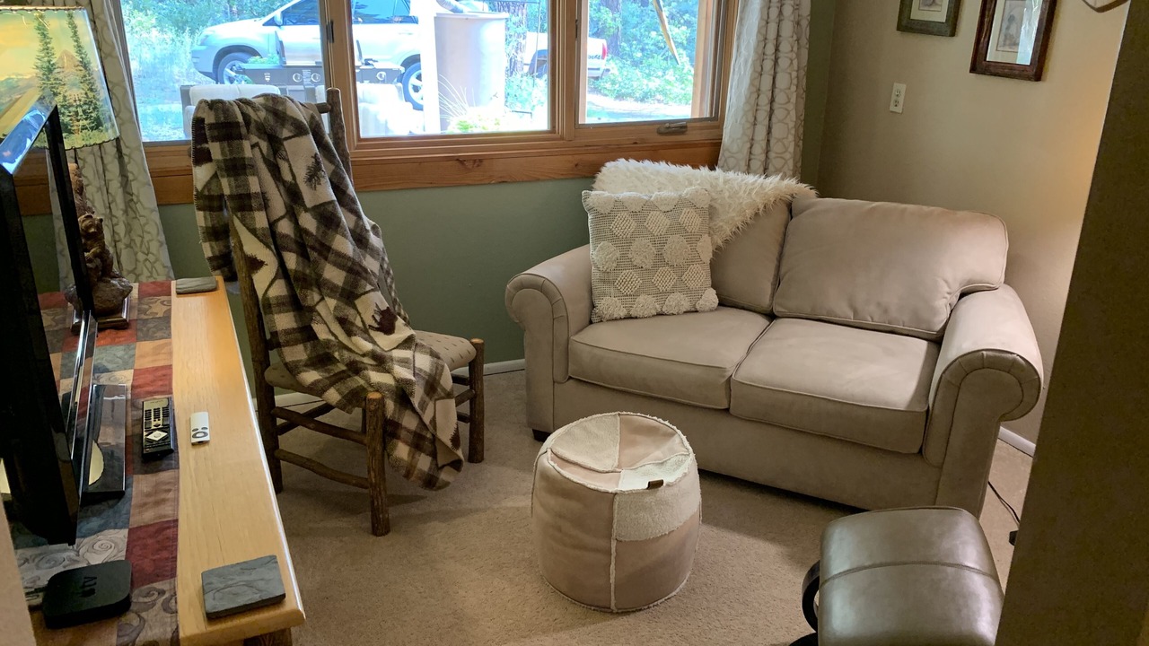 Photo of Livingroom in Cedar Crest