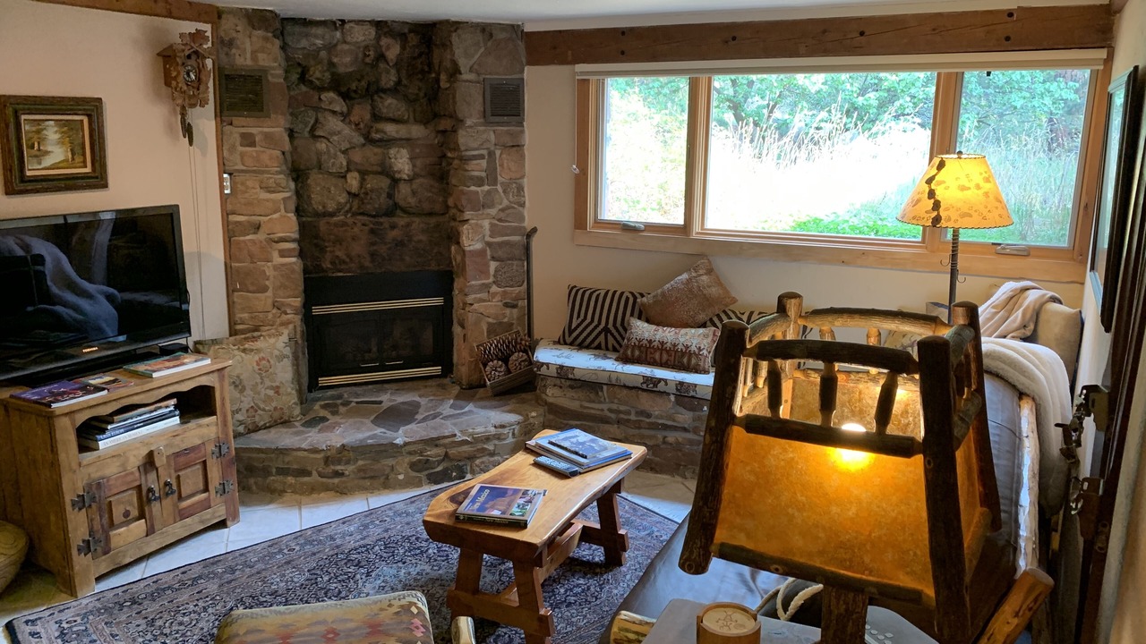 Photo of Livingroom in Cedar Crest