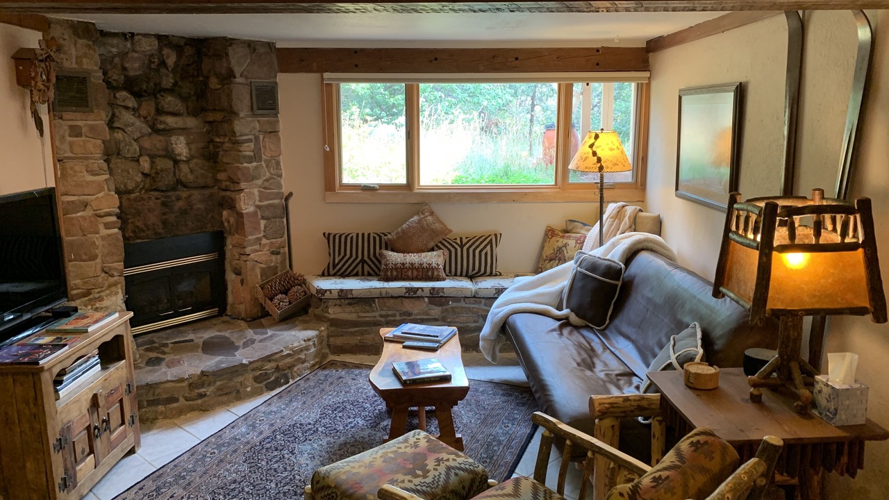 Photo of Livingroom in Cedar Crest