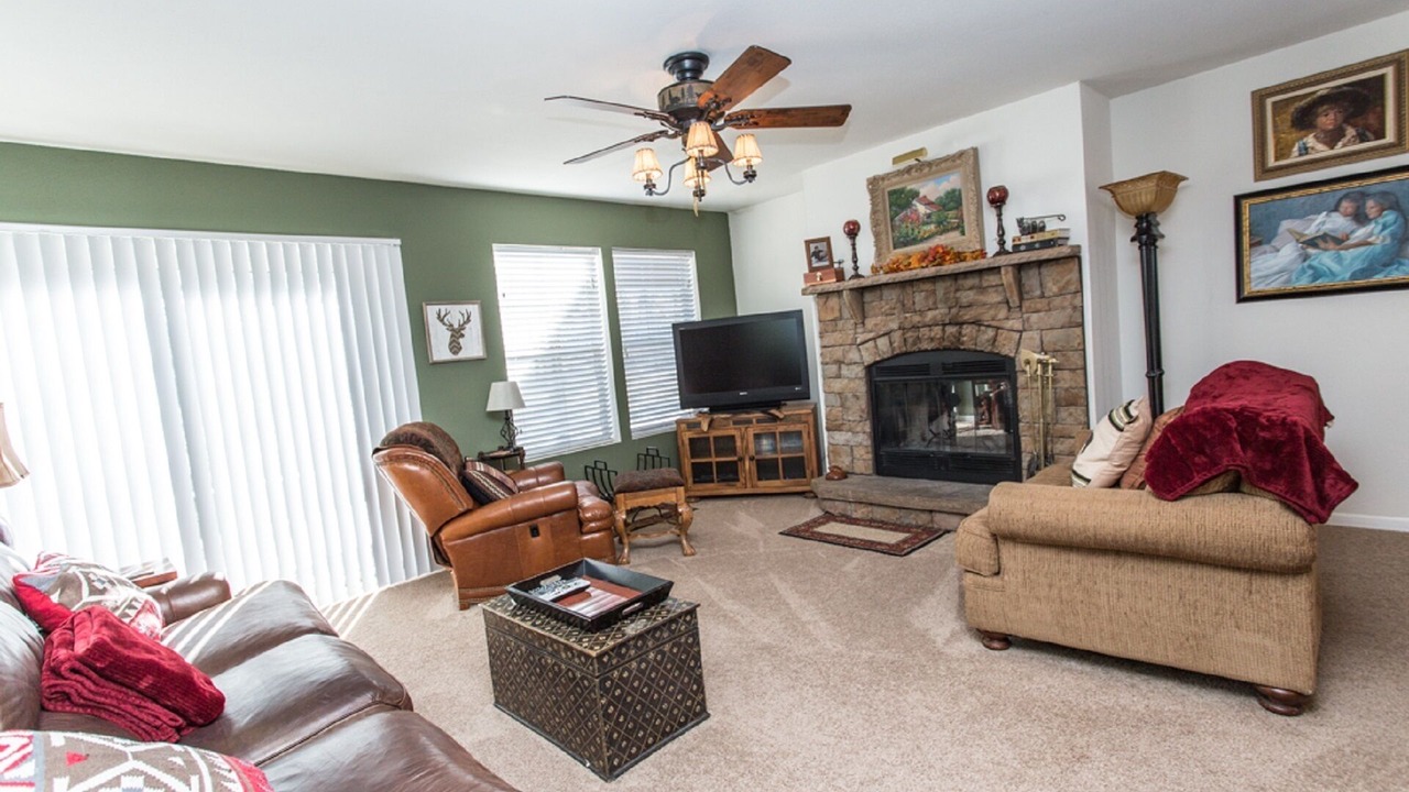 Photo of Livingroom in Devils Elbow