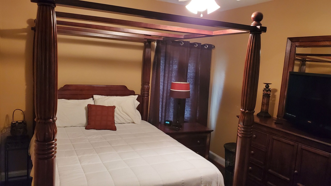 Photo of Bedroom in Argo