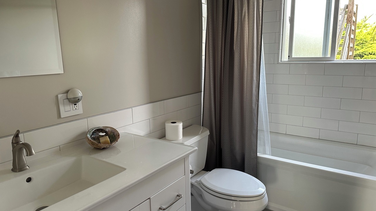 Photo of Bathroom in Outer Sunset