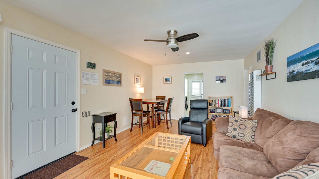 Photo of Livingroom in Pacific Beach