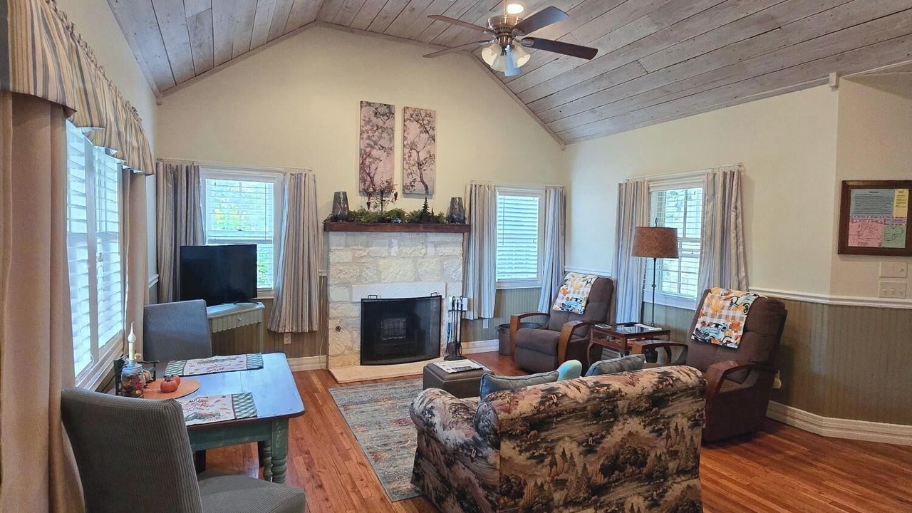 Photo of Livingroom in Fredericksburg