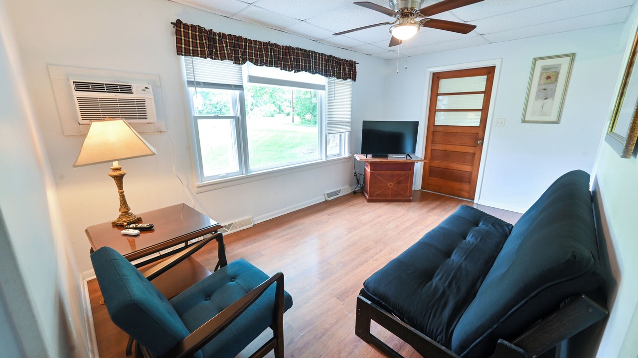 Photo of Livingroom in Williams Bay