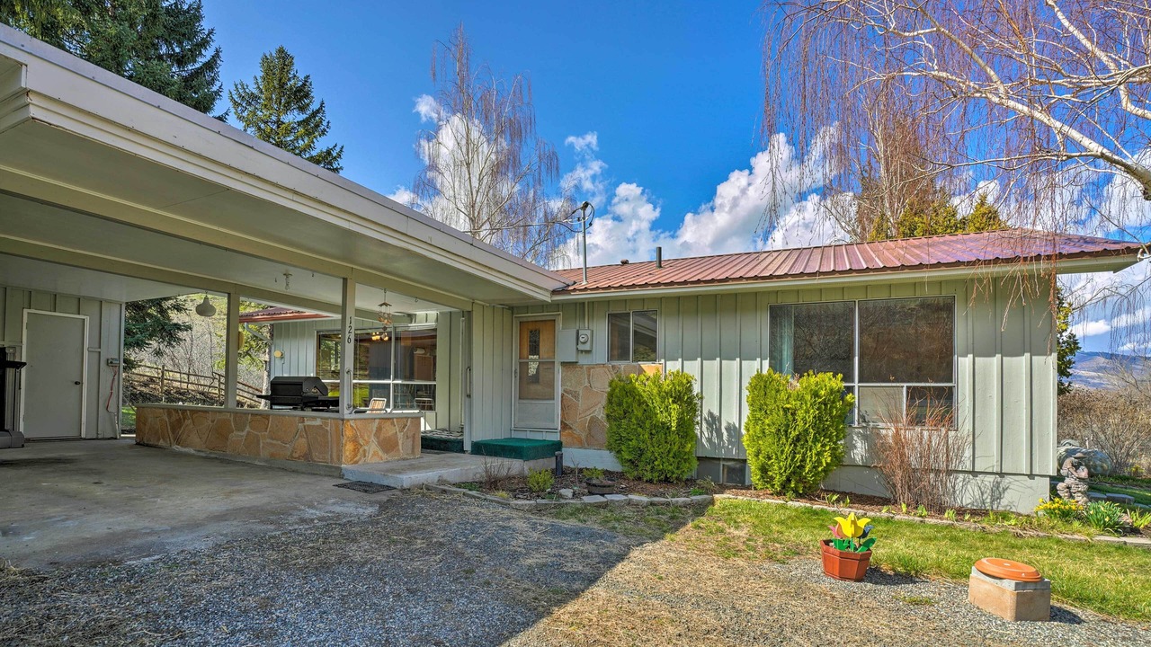 Photo of Outdoor in White Bird